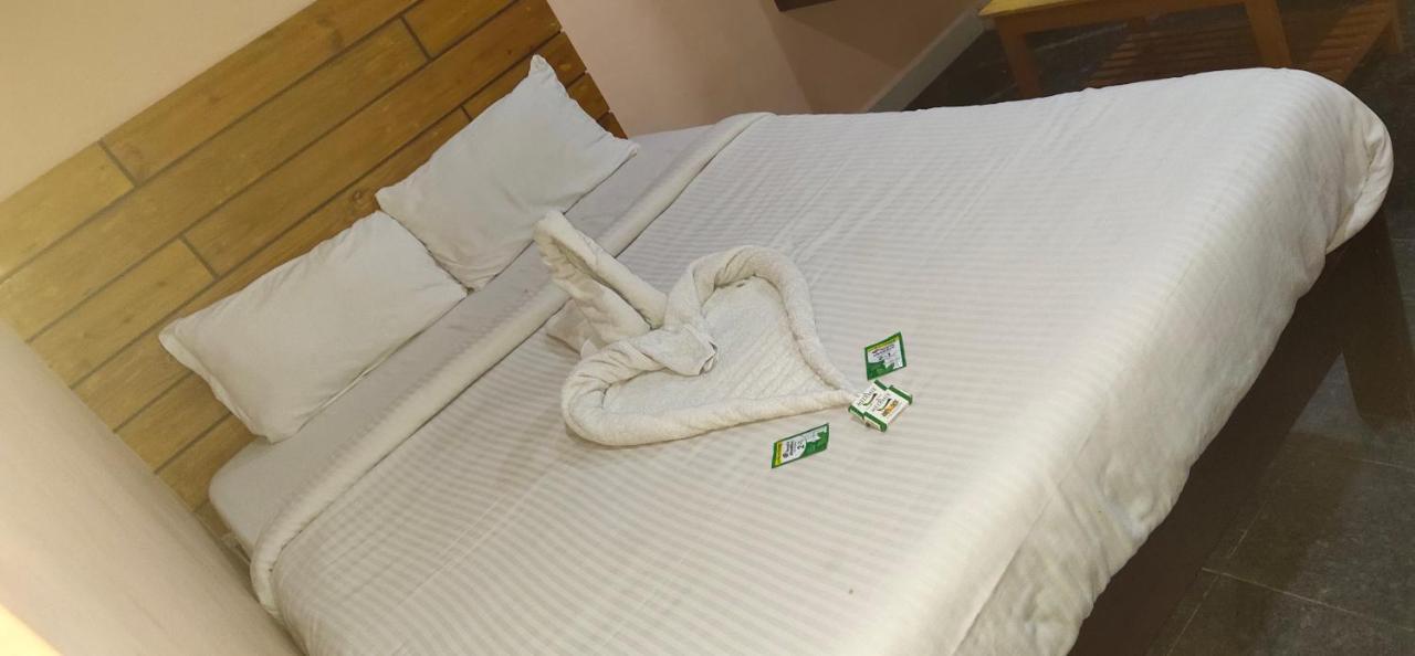 J J Residency Hotel Pondicherry Exterior photo