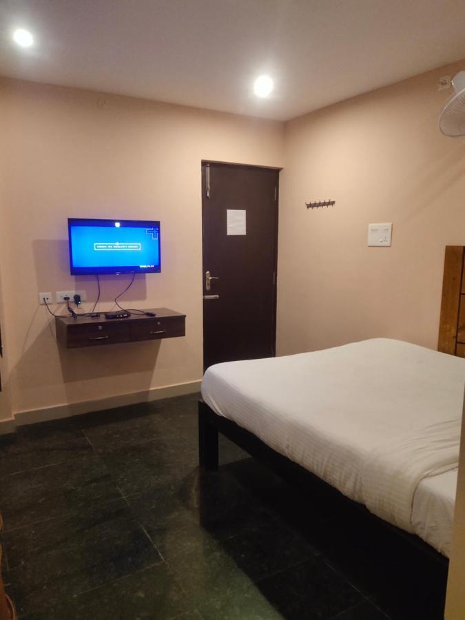 J J Residency Hotel Pondicherry Exterior photo